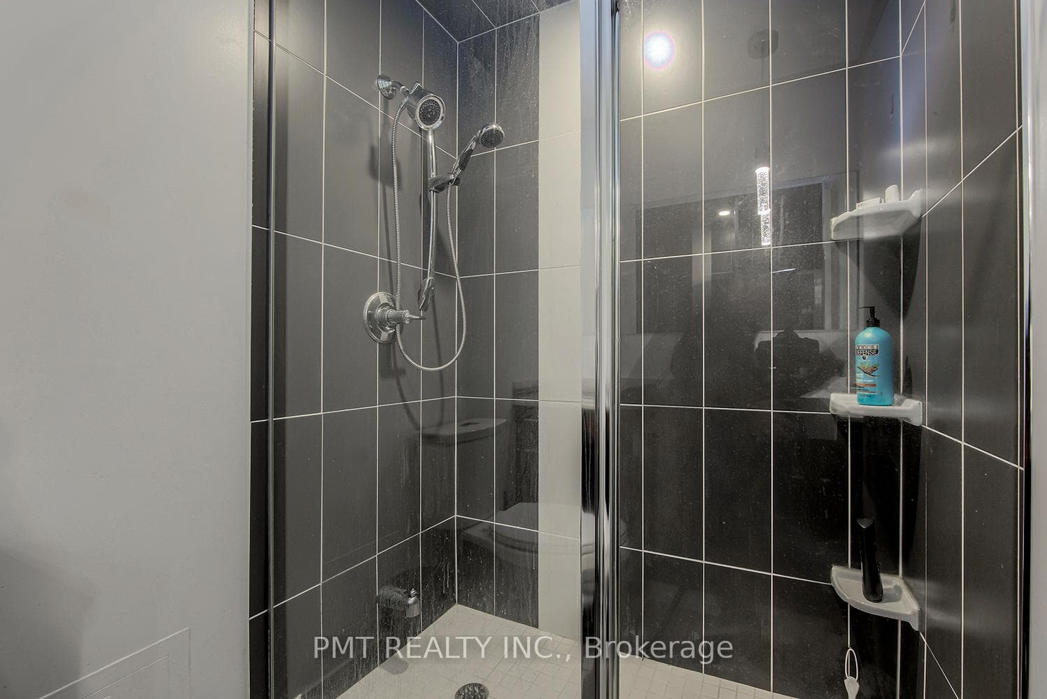 770 Bay Street Unit 606 photo 17