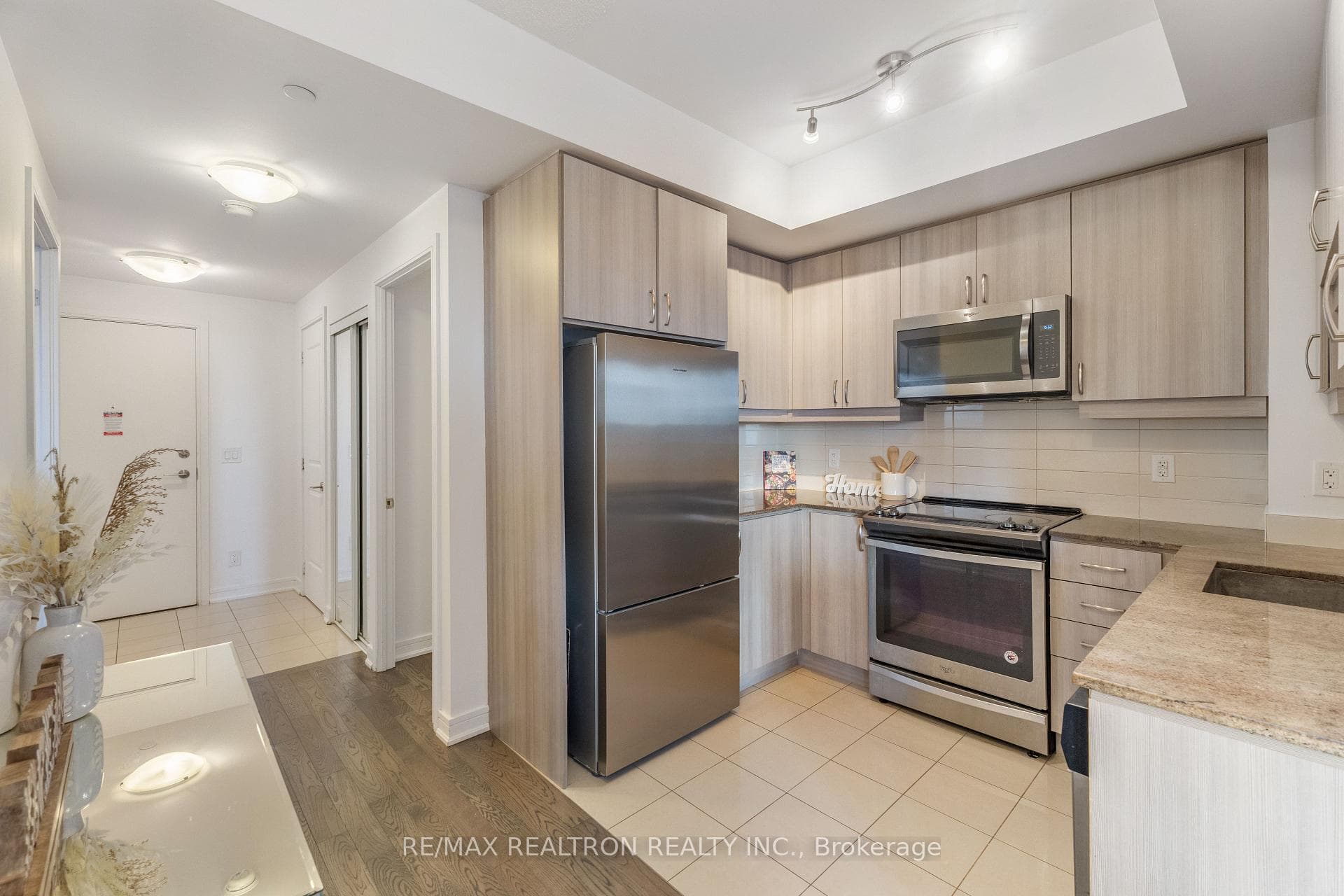 9205 Yonge Street Unit 501 photo 2