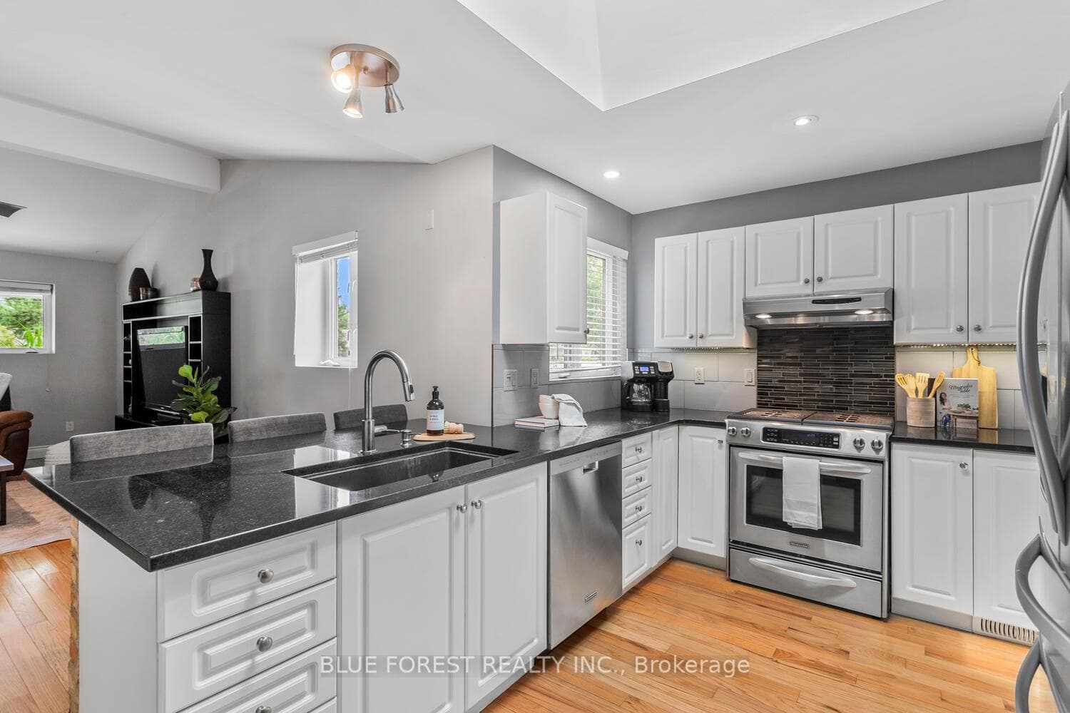 1252 Hamilton Road photo 6