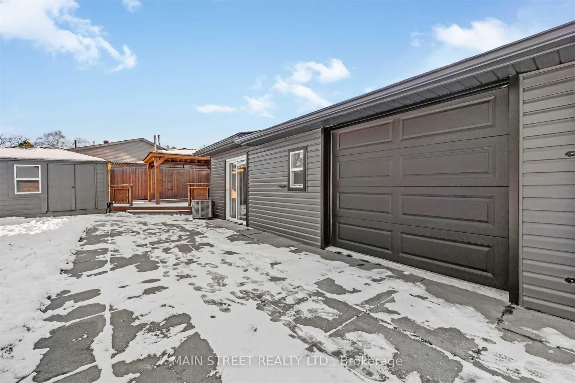 166 Bessborough Drive photo 17