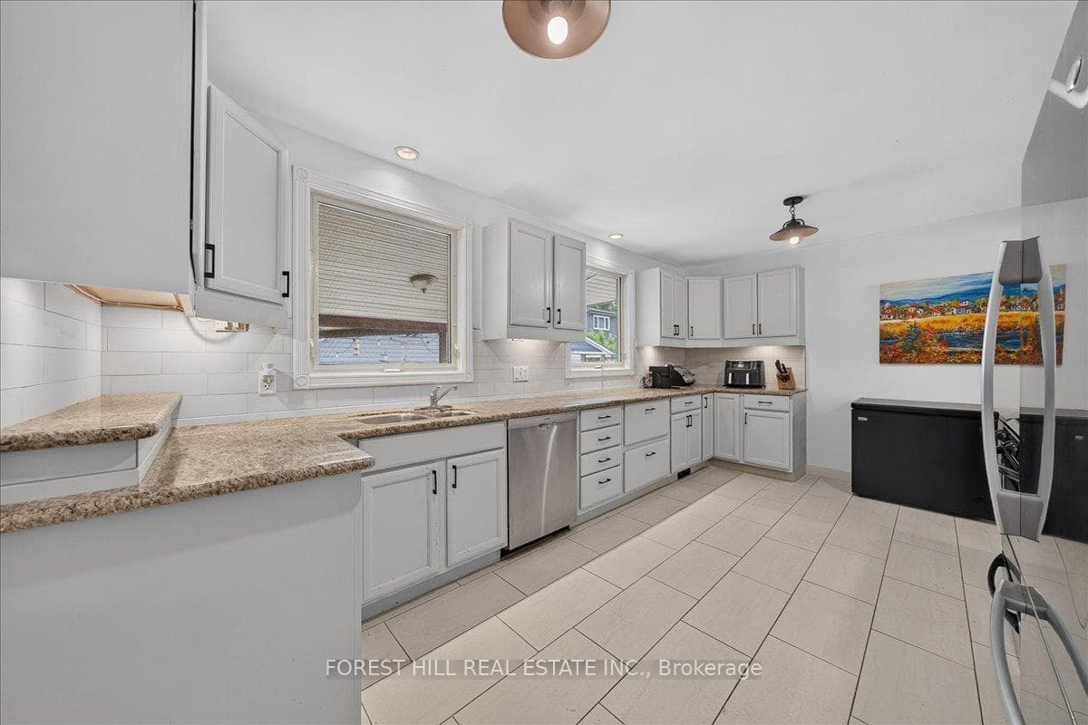 840 Maitland Street photo 7