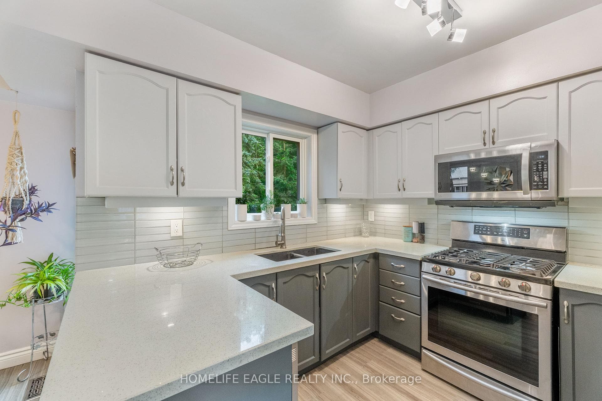 410 Clearmeadow Boulevard photo 11