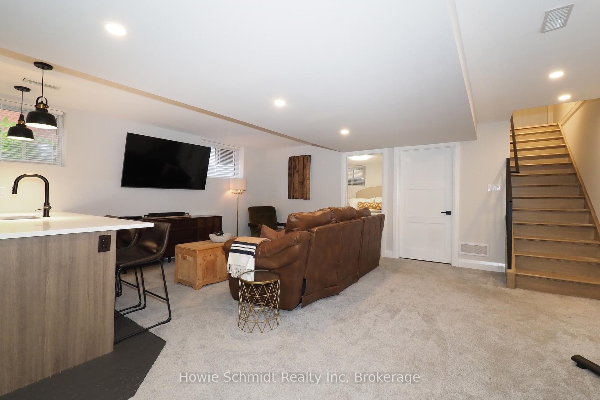 238 Eagle Street photo 33
