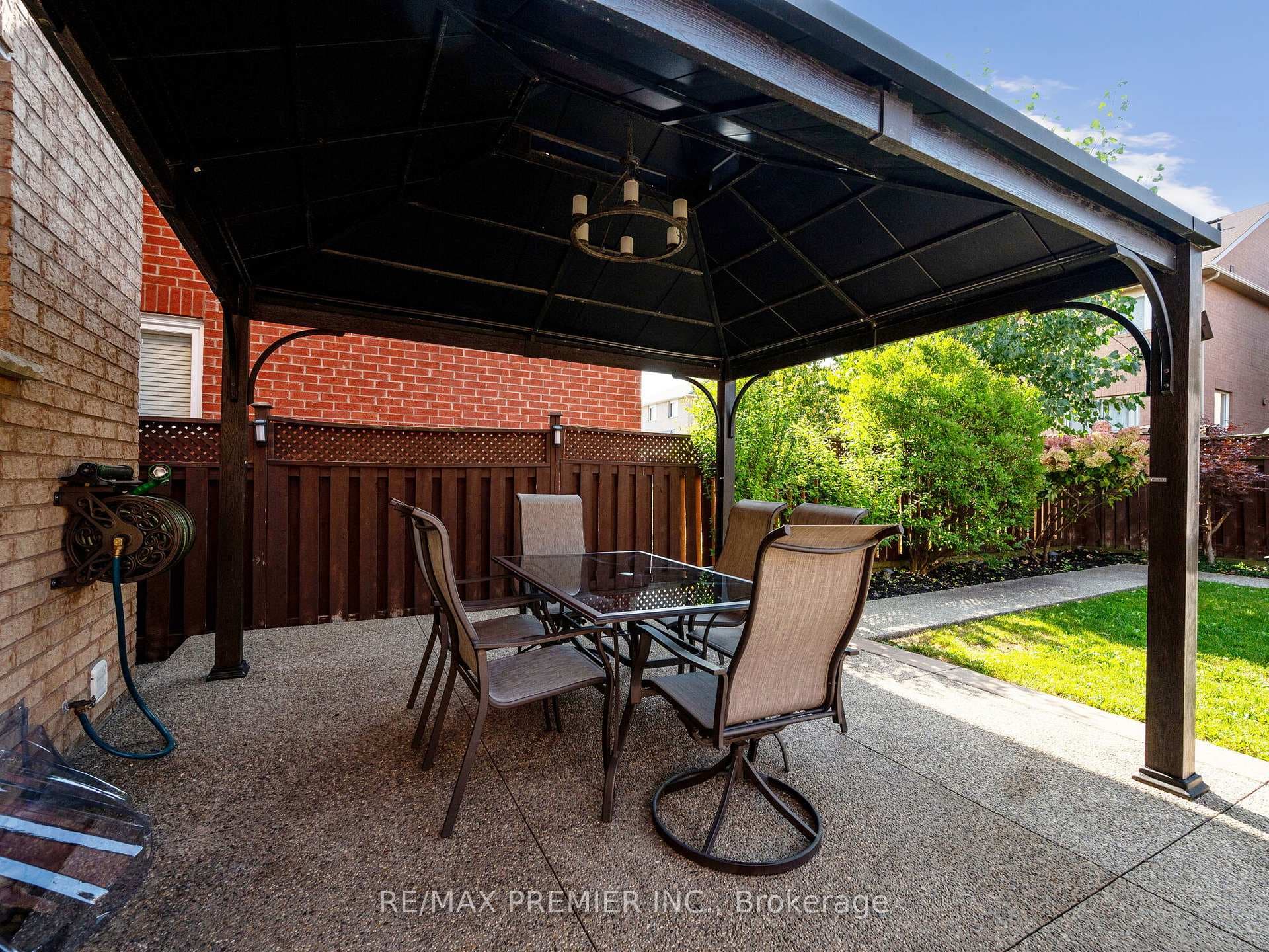 56 Fallstar Crescent photo 34