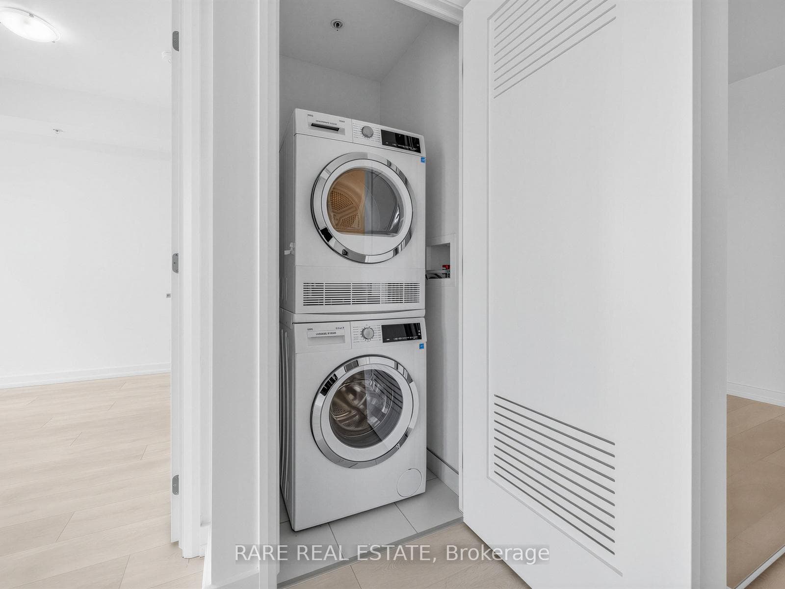75 James Street Unit 2104 photo 14