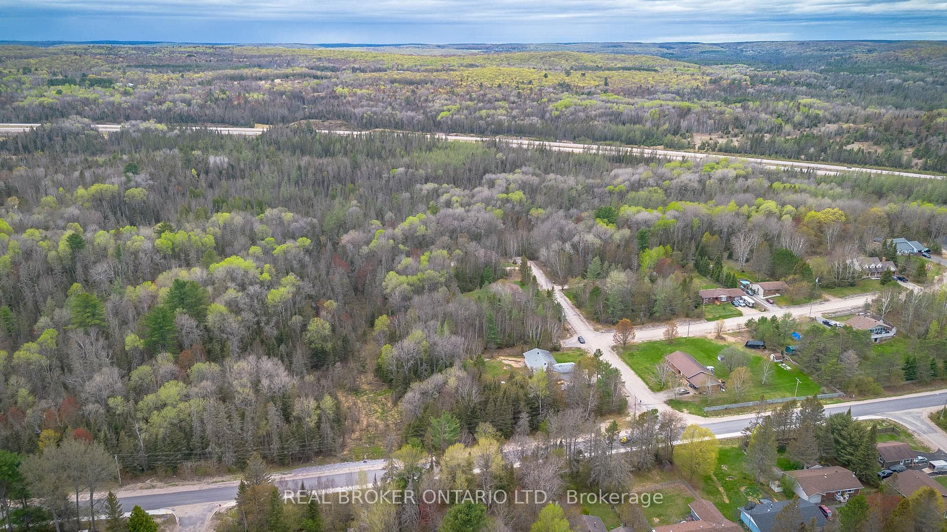 the lot is located at the end of Poplar st