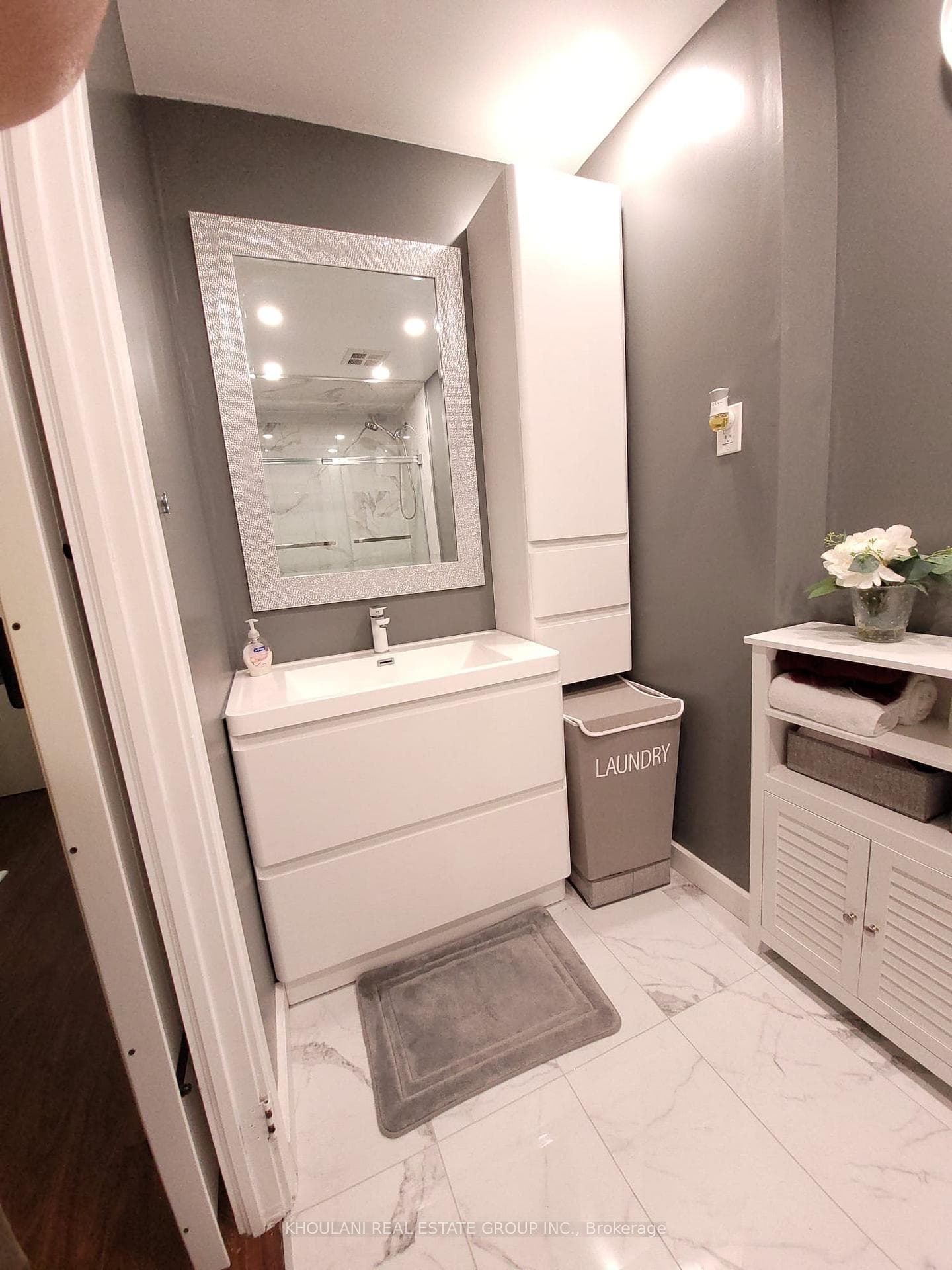 70 Absolute Avenue Unit 2106 photo 14