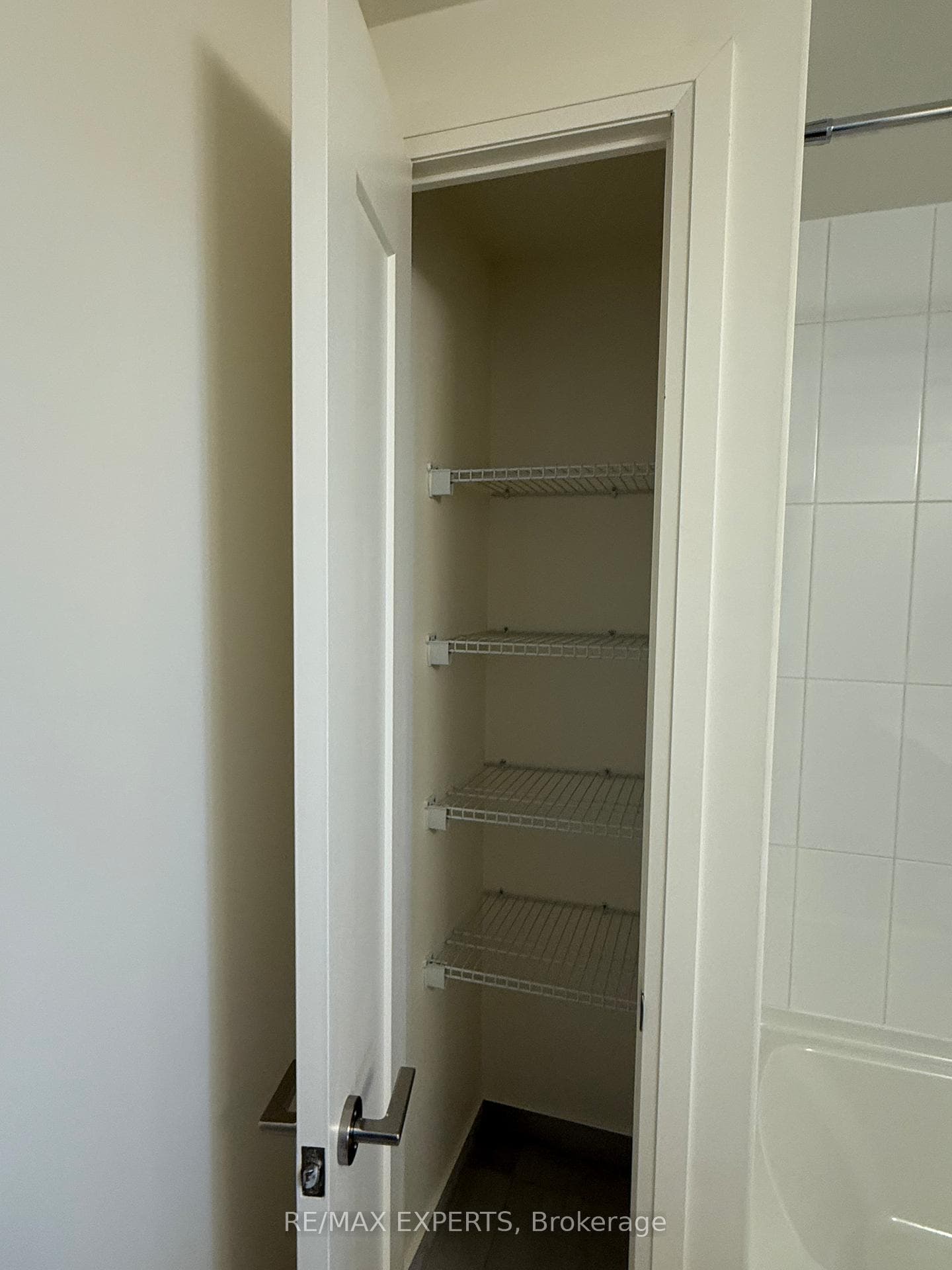 8960 Jane Street Unit 208 photo 11