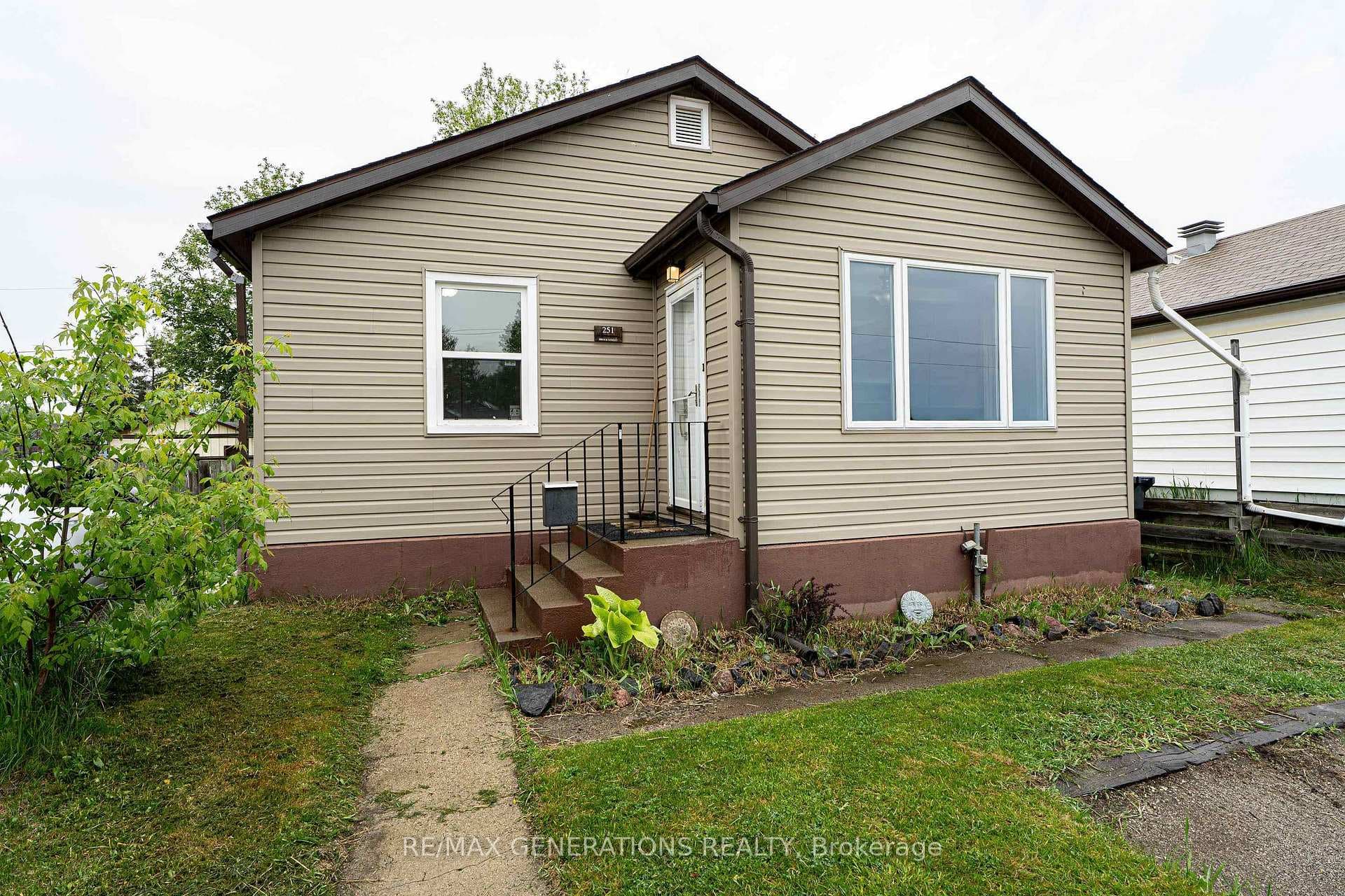 251 BROCK Street photo 2