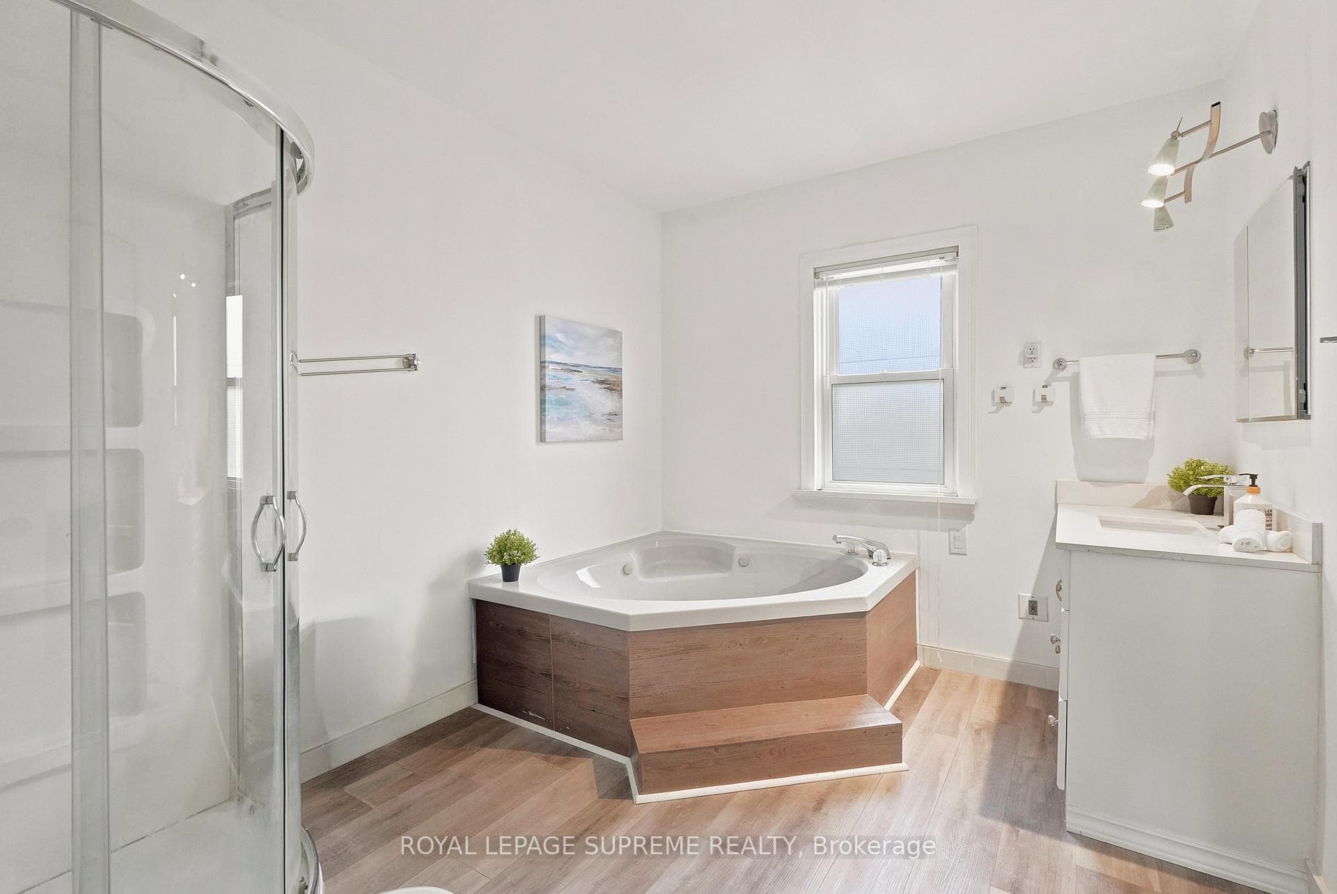 24 Alexandra Boulevard photo 33