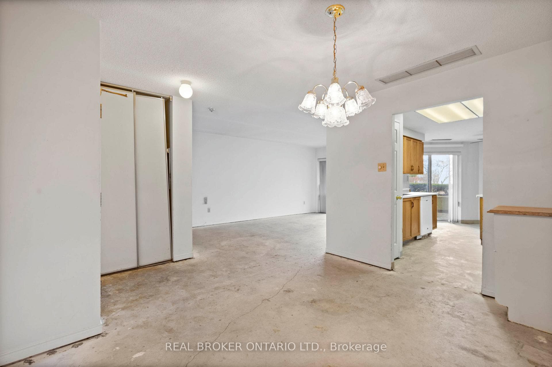 265 Westcourt Place Unit 101 photo 17