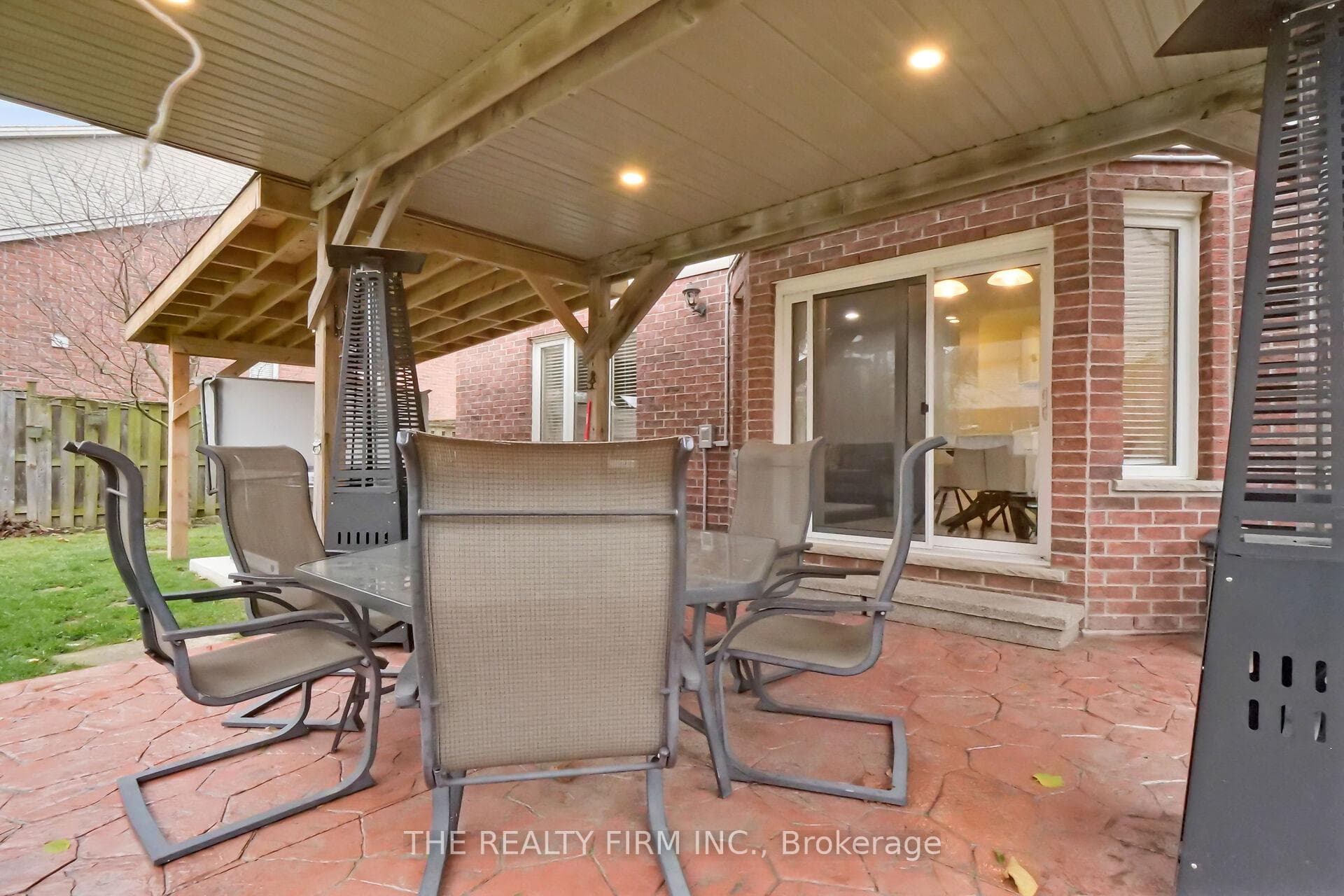 1162 Thornley Street photo 33