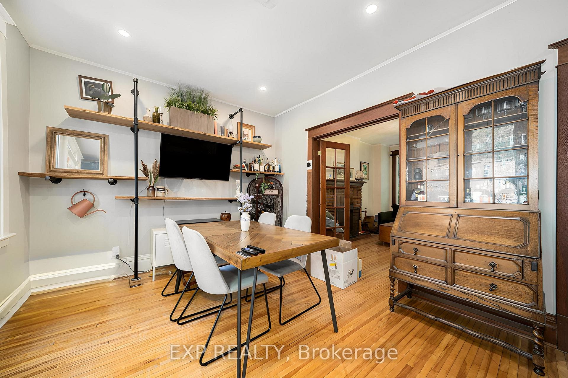 477 Kent Street photo 10
