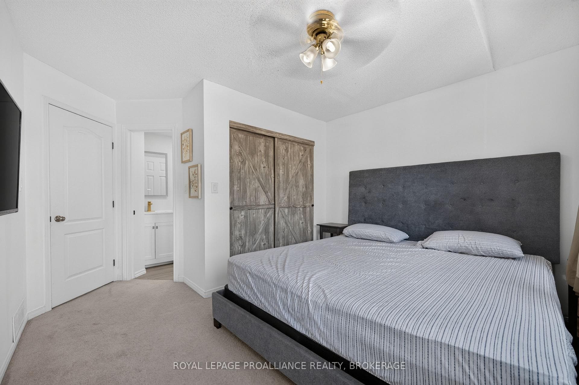 445 Maureen Street photo 25