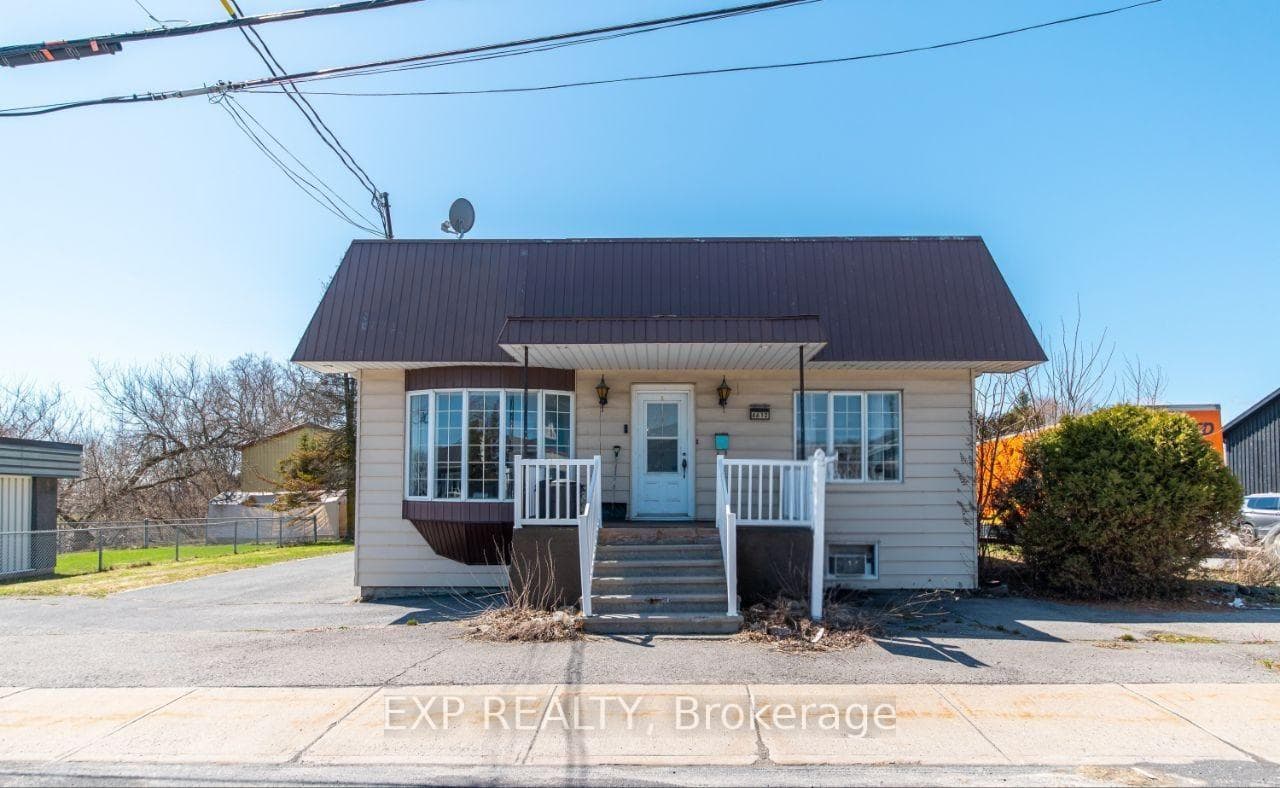 4612 Ste Catherine Street photo 1