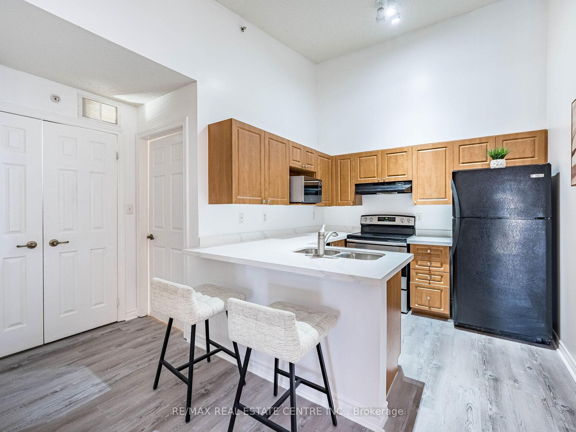 1483 Maple Avenue Unit 408 photo 15