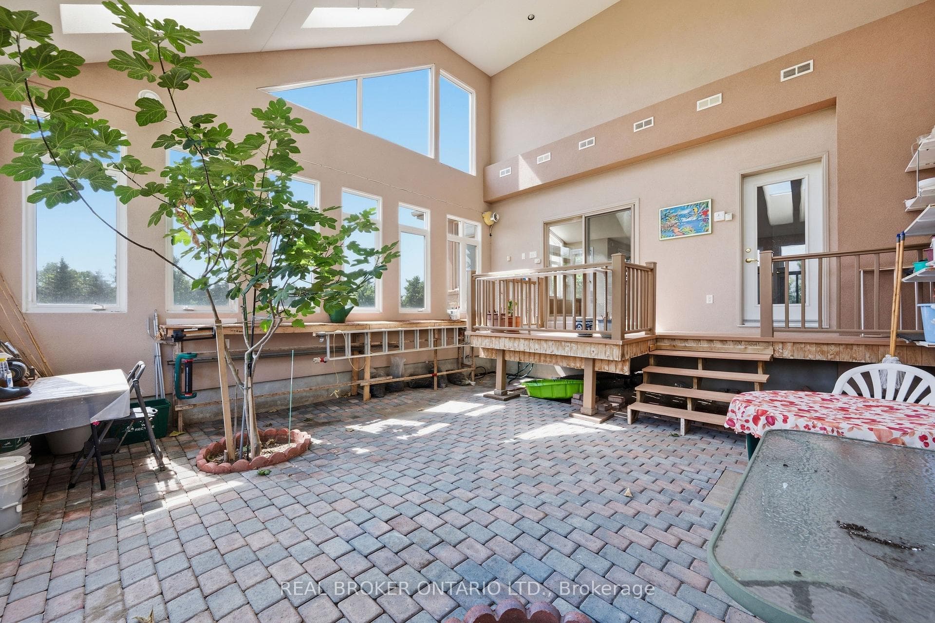 Built in Greenhouse/sun room