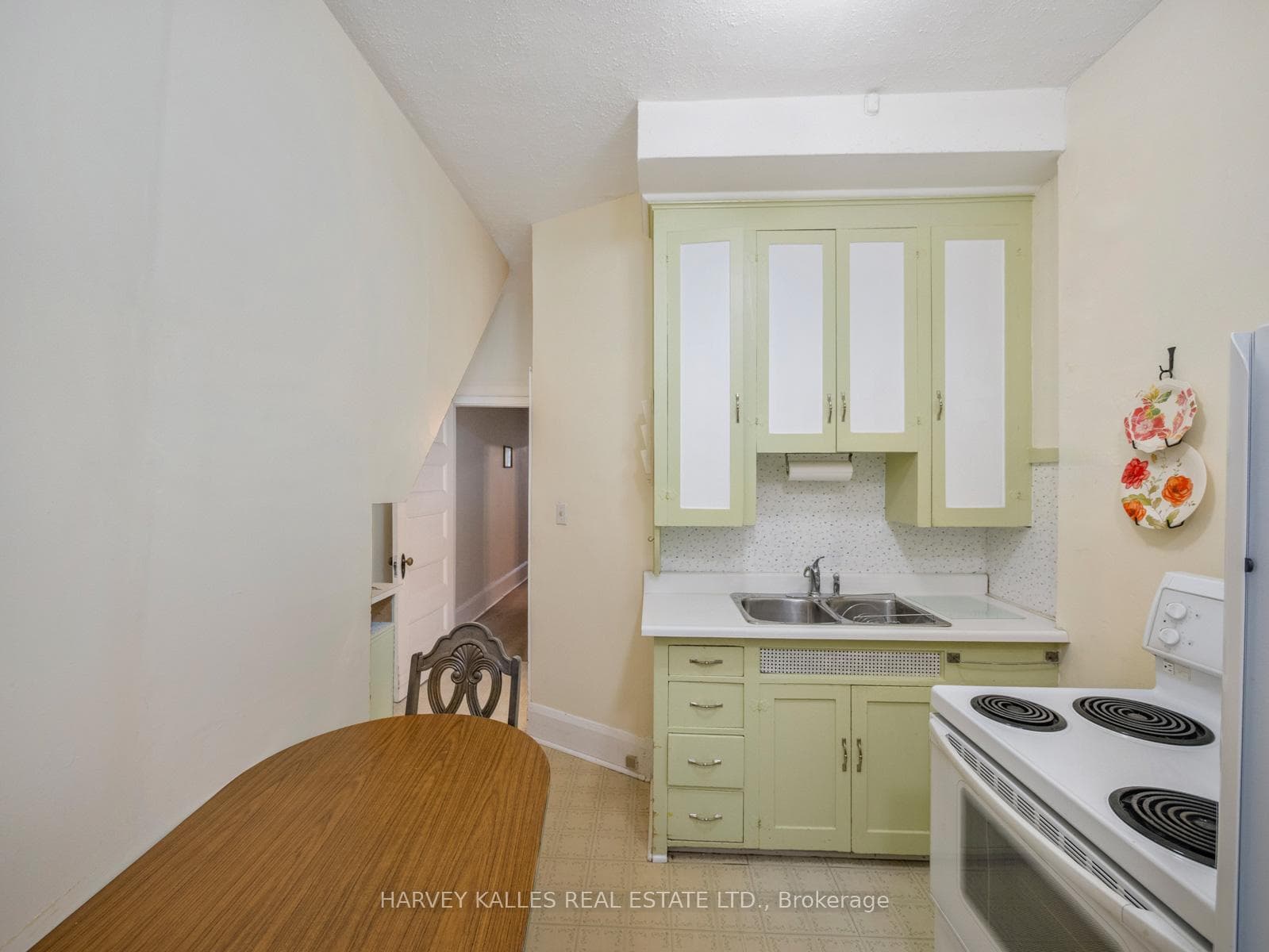 132 Close Avenue photo 17