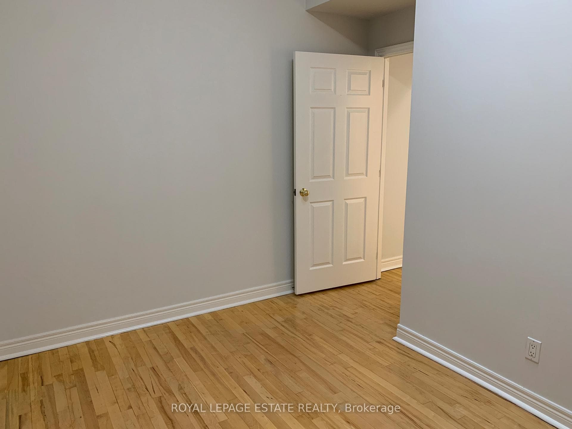 204-524 Bedroom