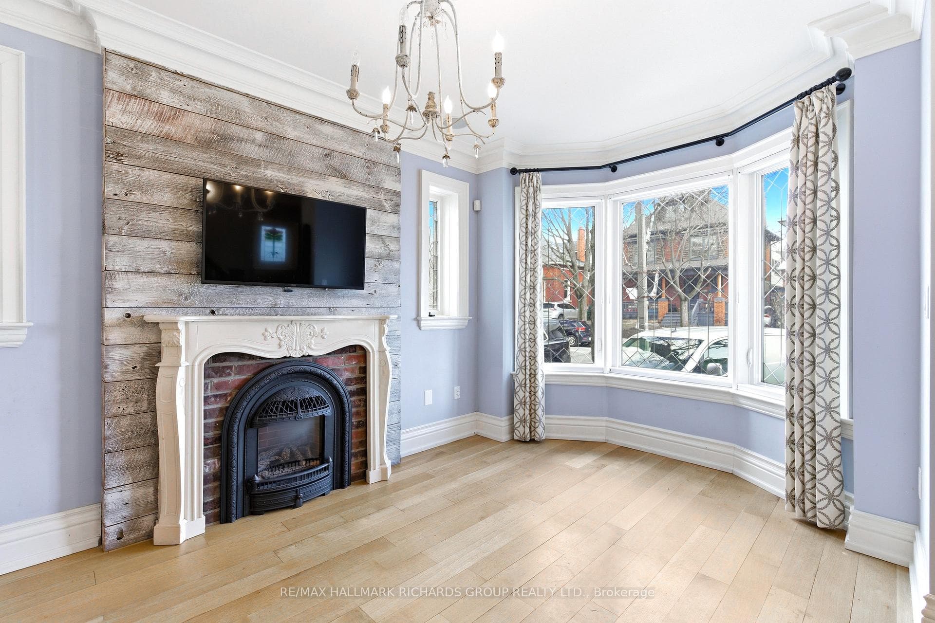 134 Hammersmith Avenue photo 4