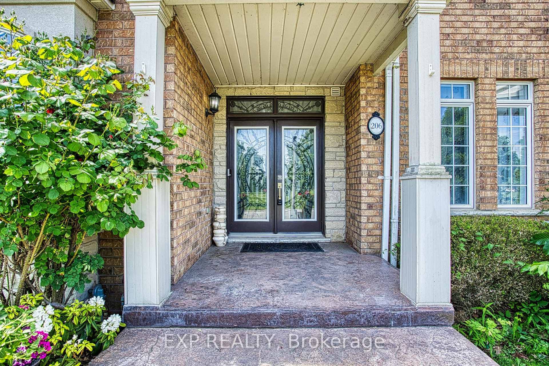 206 Springstead Avenue photo 2
