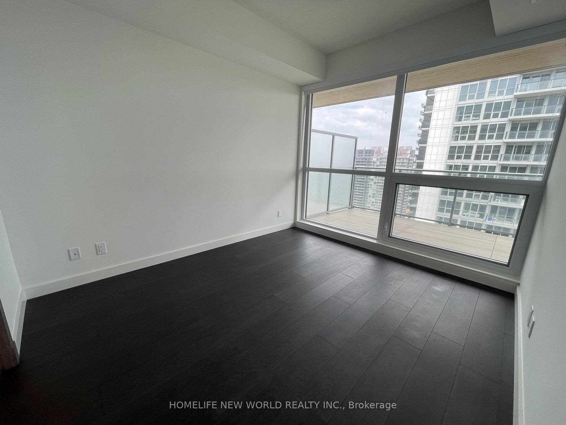27 Mcmahon Drive Unit 3001 photo 16
