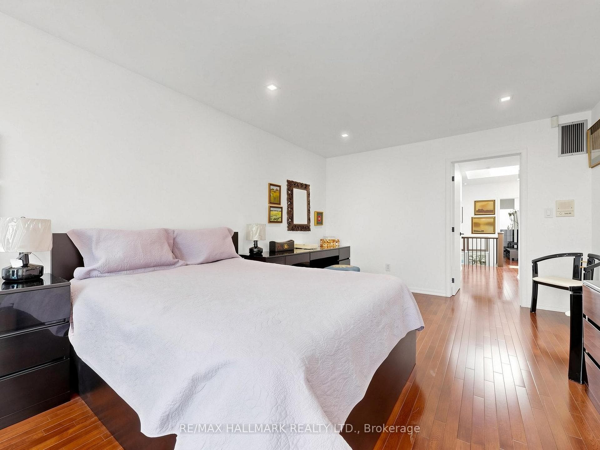 63 St Clements Avenue photo 23
