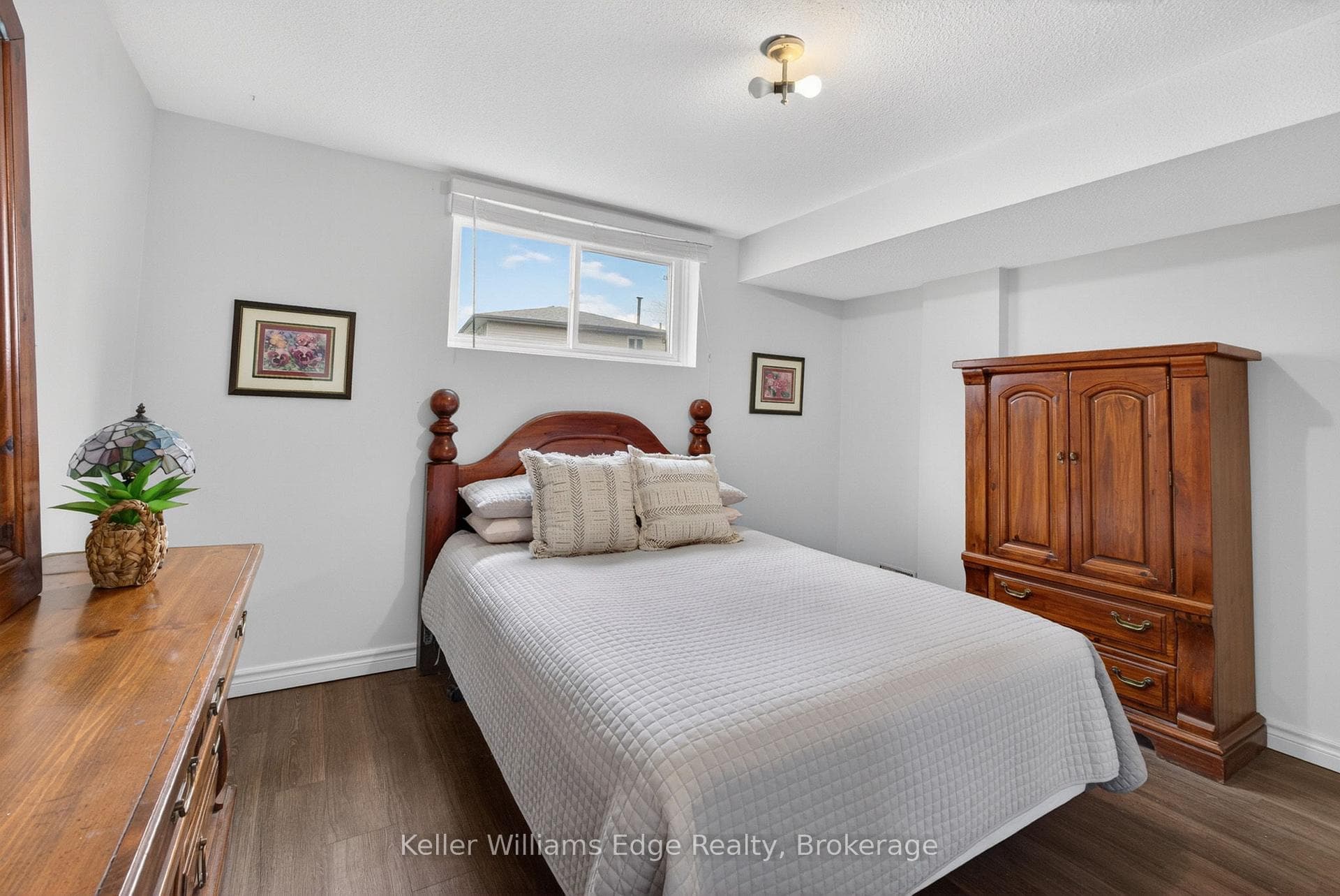 2471 Malcolm Crescent photo 33
