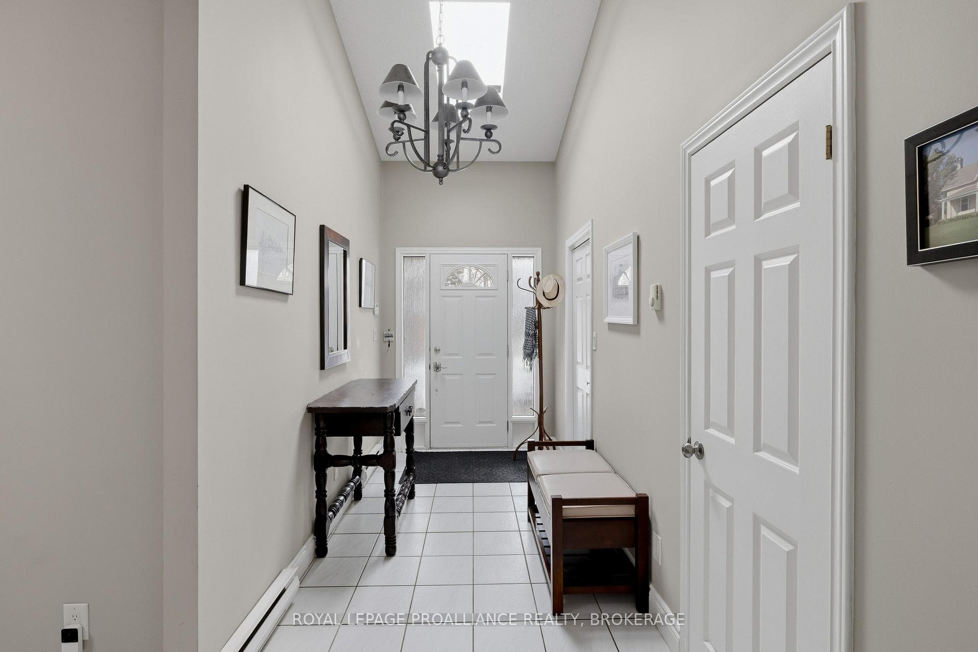 27 Riverside Drive photo 3