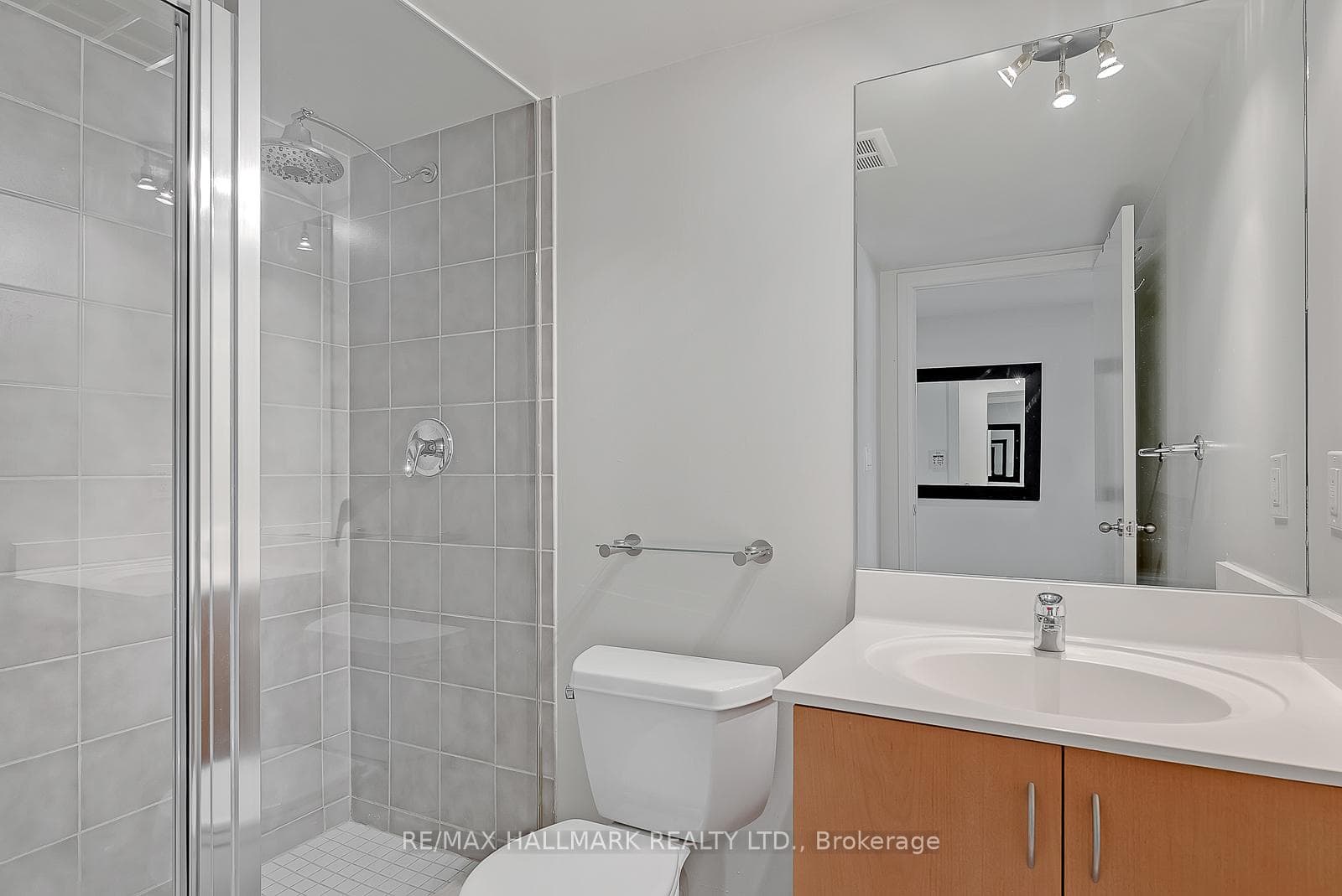 18 Beverley Street Unit 408 photo 22