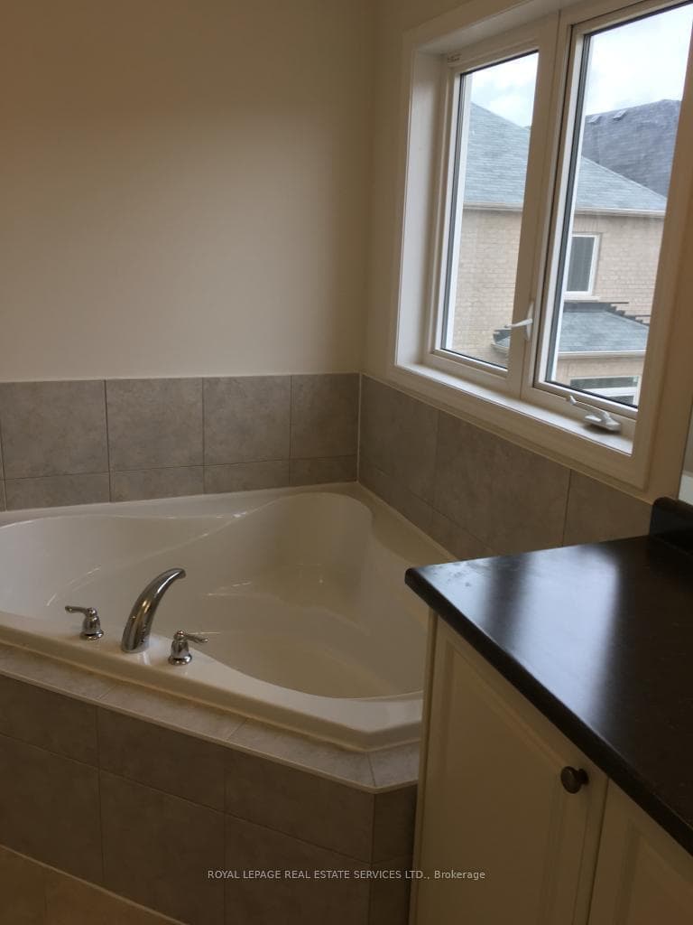 160 Munro Circle photo 3