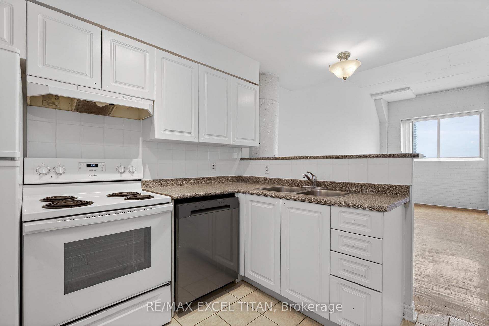 1401 Dupont Street Unit 404 photo 6