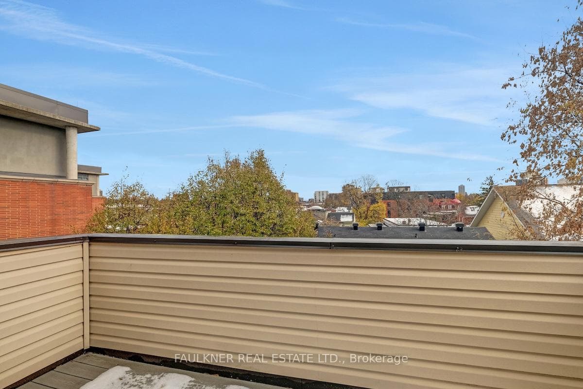 Loft / Flex Space Balcony