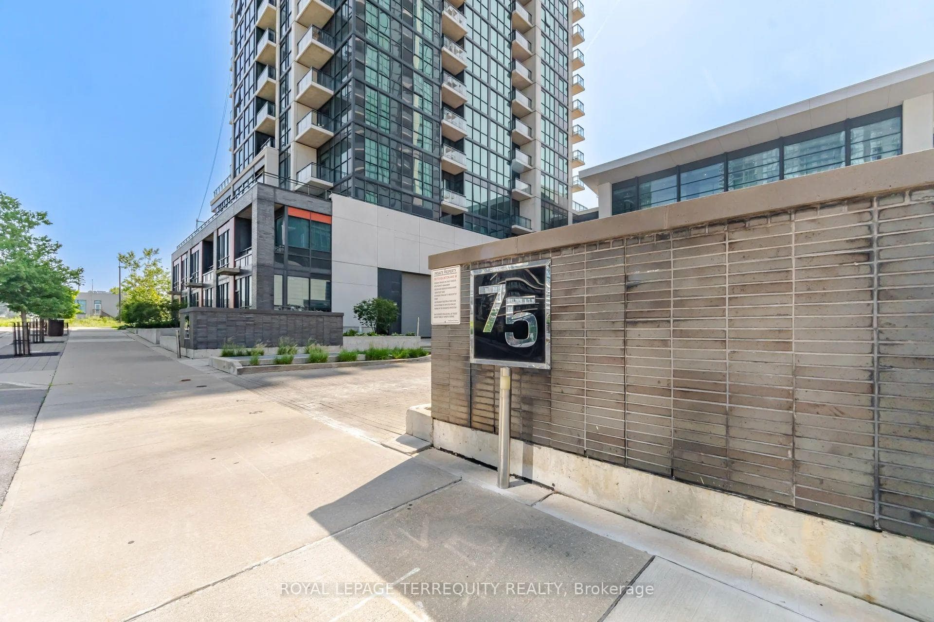 75 Eglinton Avenue Unit 703 photo 2