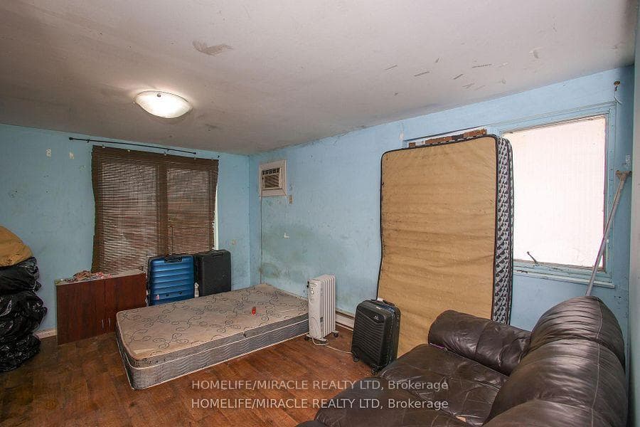 1171 Oxford Street photo 43