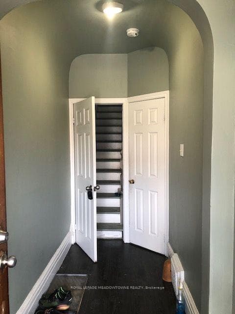 1211 College Street Unit Upper photo 4