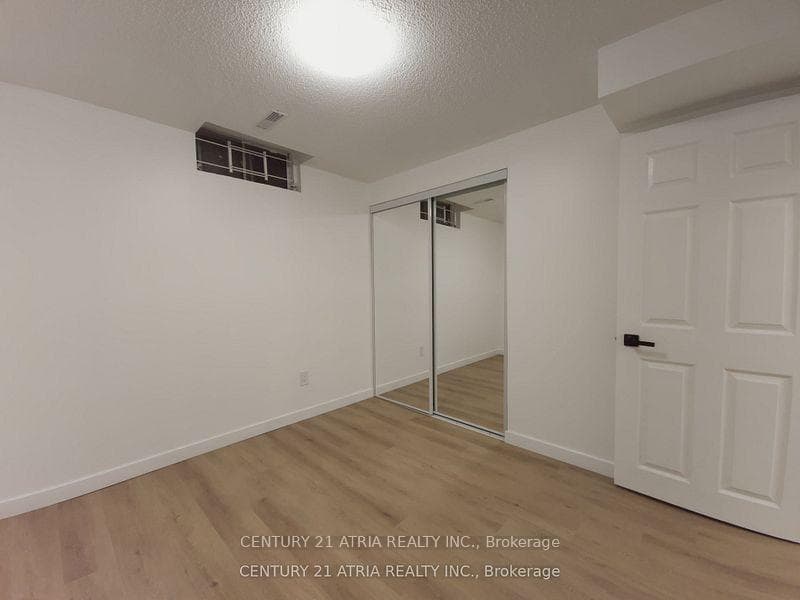76 Carisbrooke Square photo 35