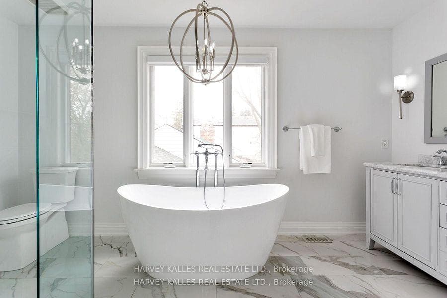 4673 Dundas Street photo 27