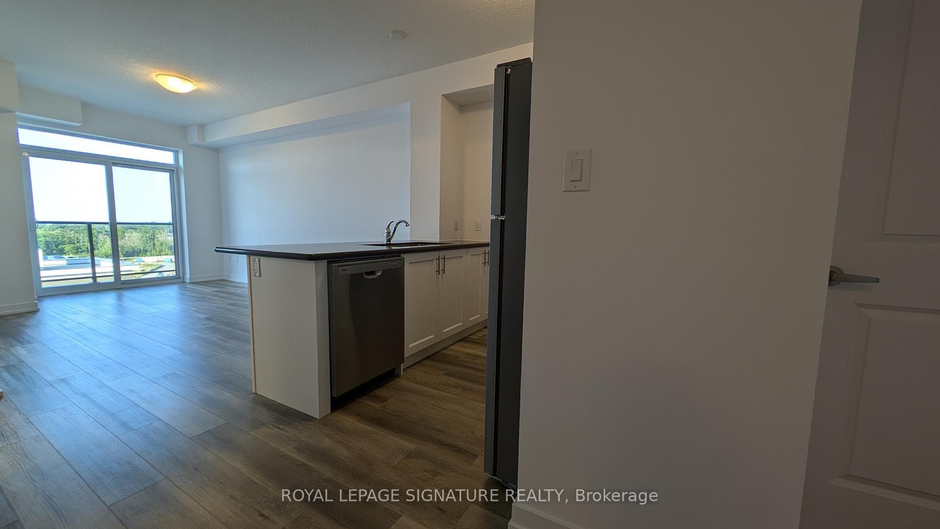 470 Dundas Street Unit 907 photo 2