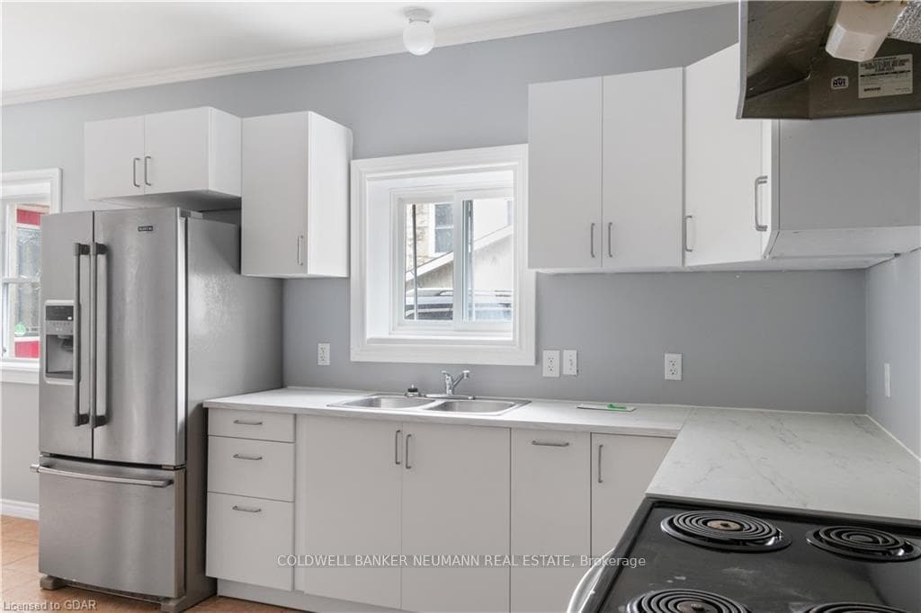 246 Woolwich Street Unit B photo 2