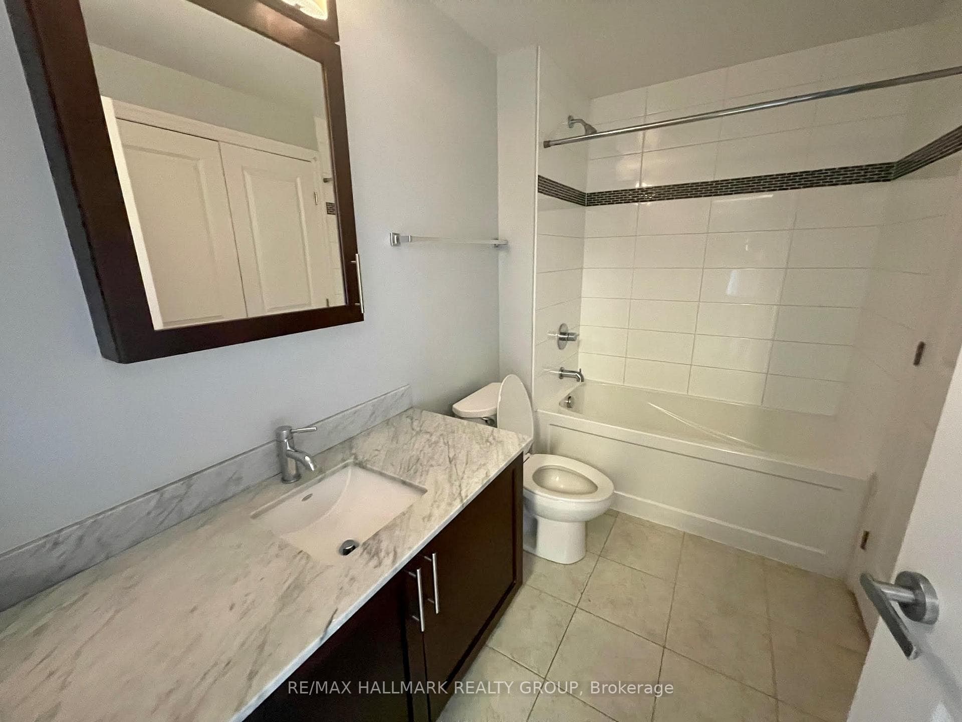 242 RIDEAU Street Unit 2105 photo 3