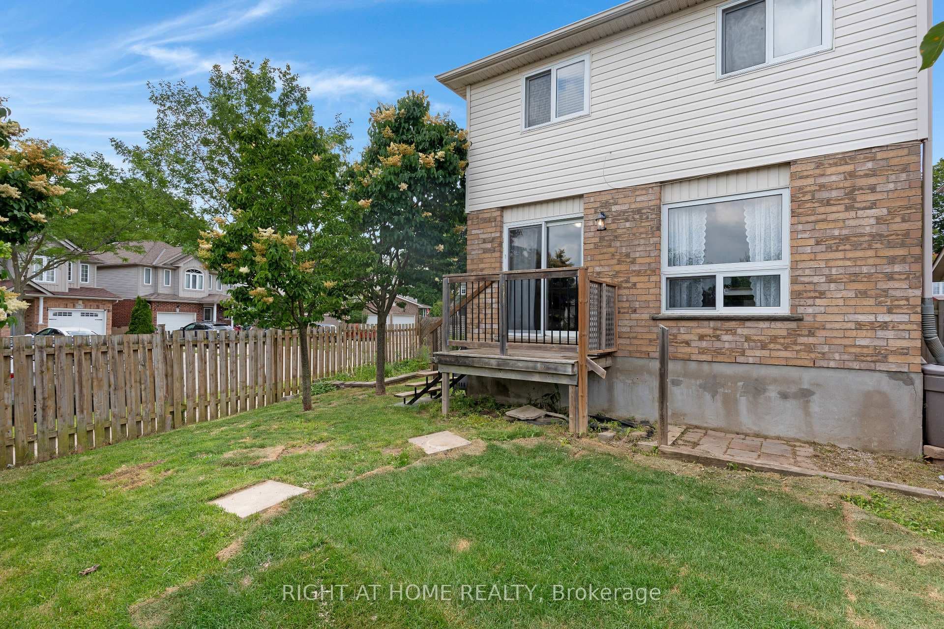 302 Oprington Place photo 38