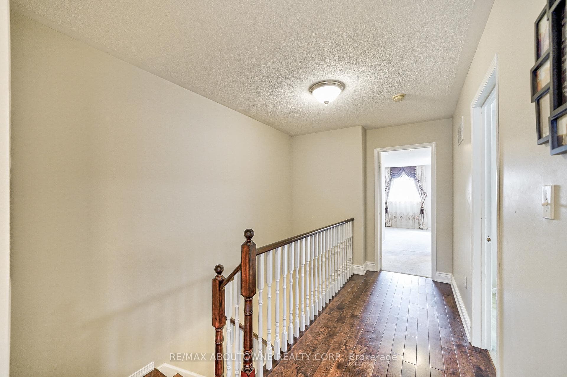 6098 Rowers Crescent photo 16
