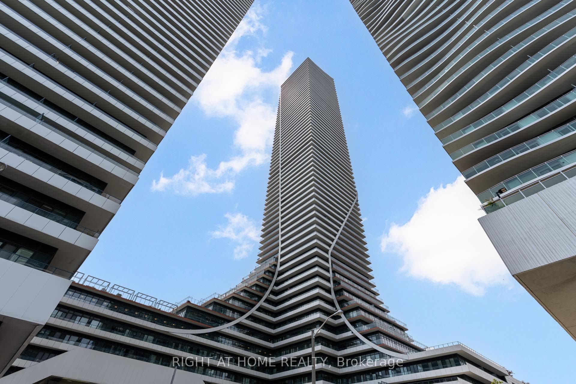 30 Shore Breeze Drive Unit 1413 photo 3