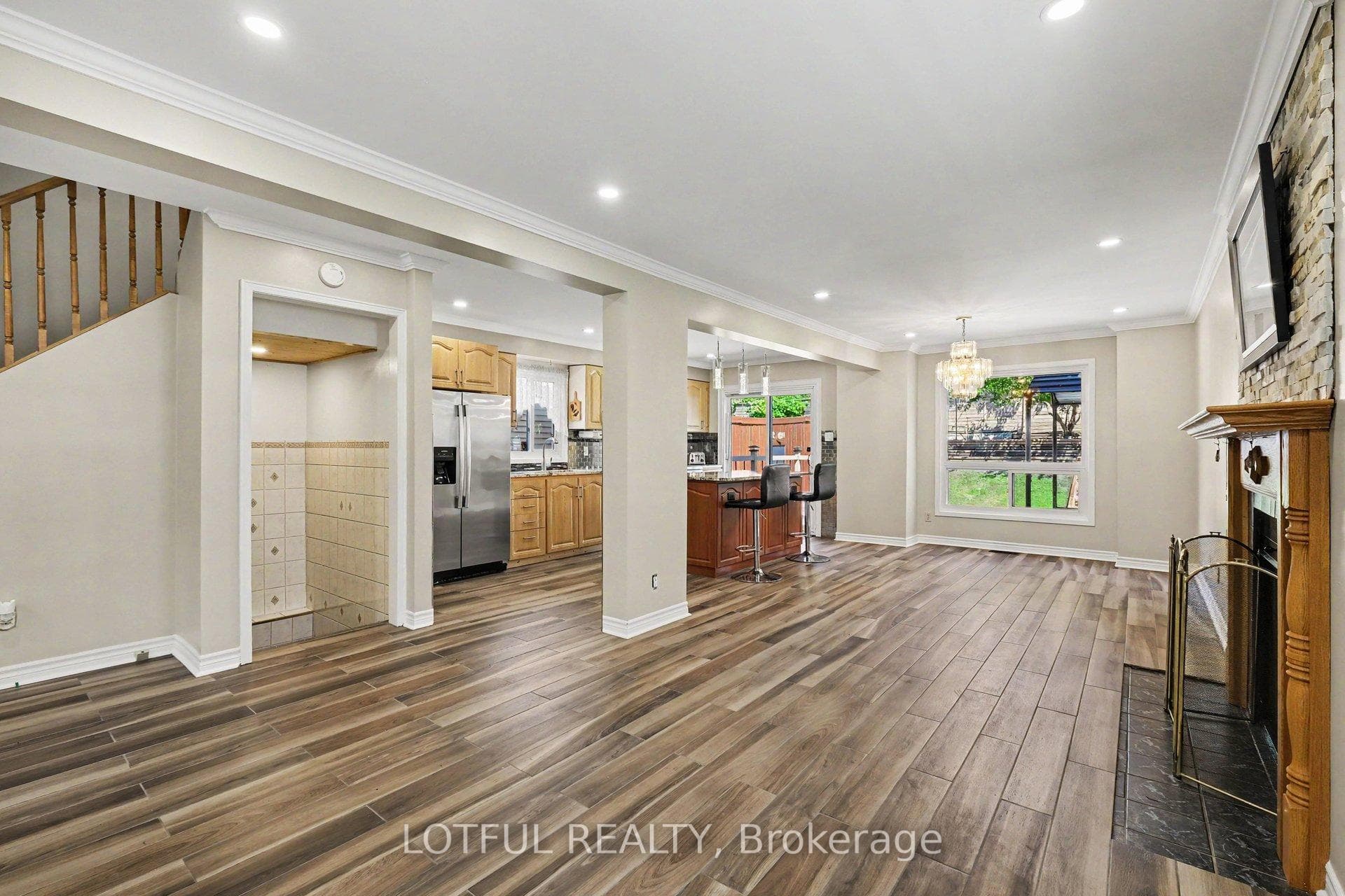 52 Fair Oaks Crescent photo 7