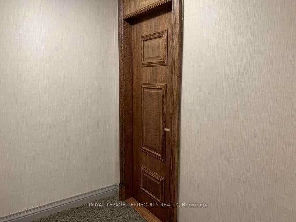 4900 Glen Erin Drive Unit 609 photo 6