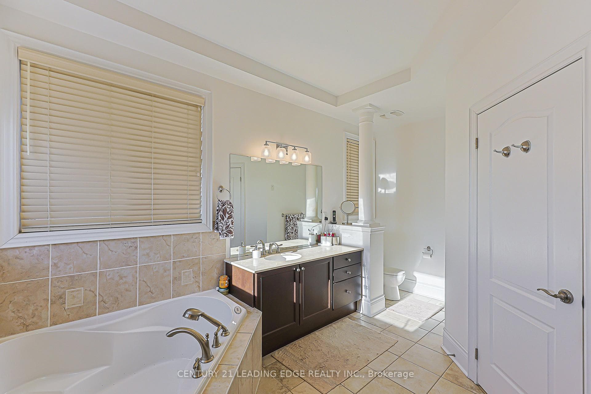 183 Maurier Boulevard photo 37