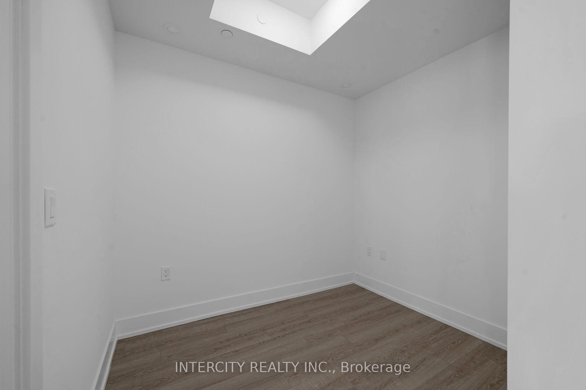 2075 King Road Unit 230 photo 9