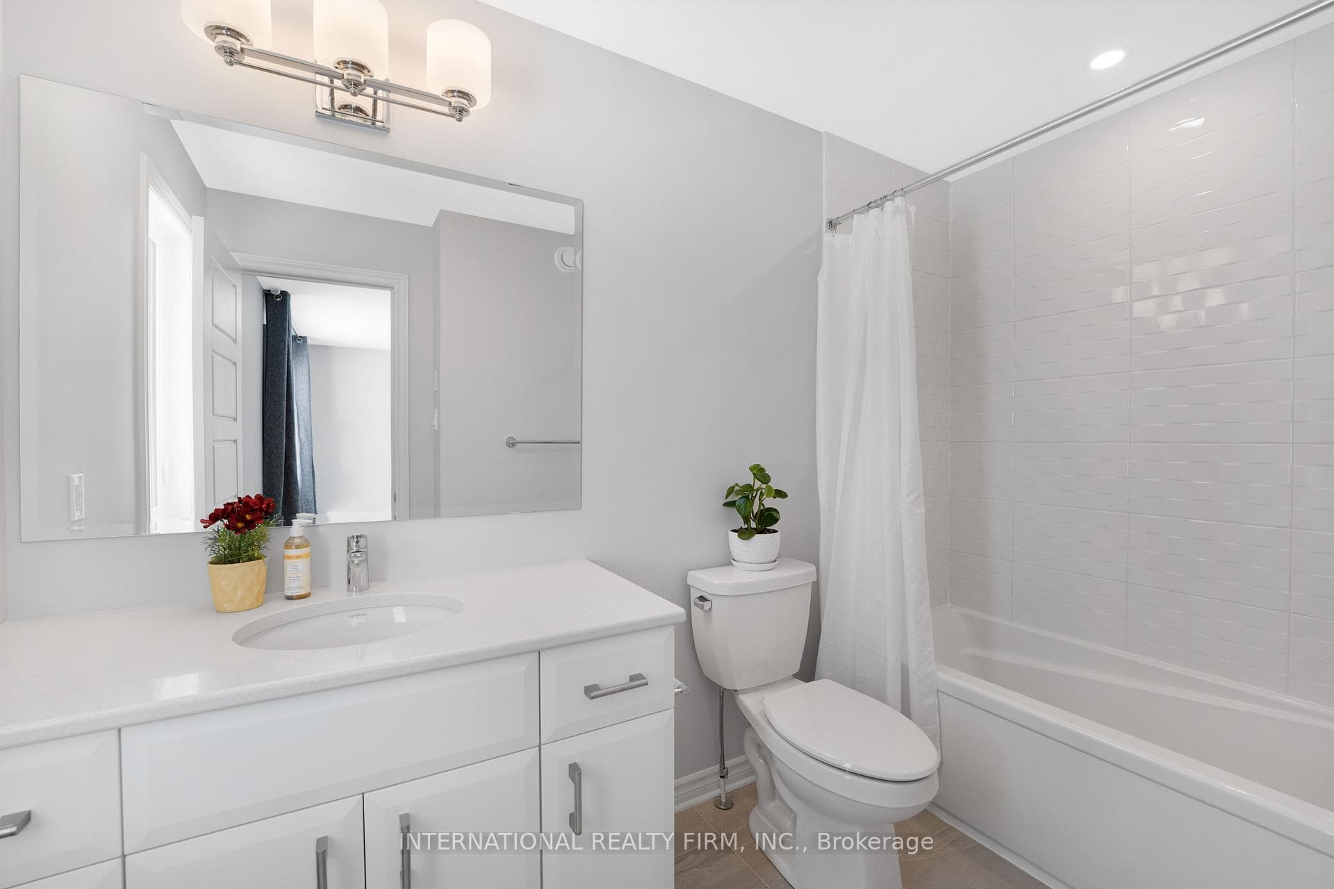696 Moonflower Crescent photo 19