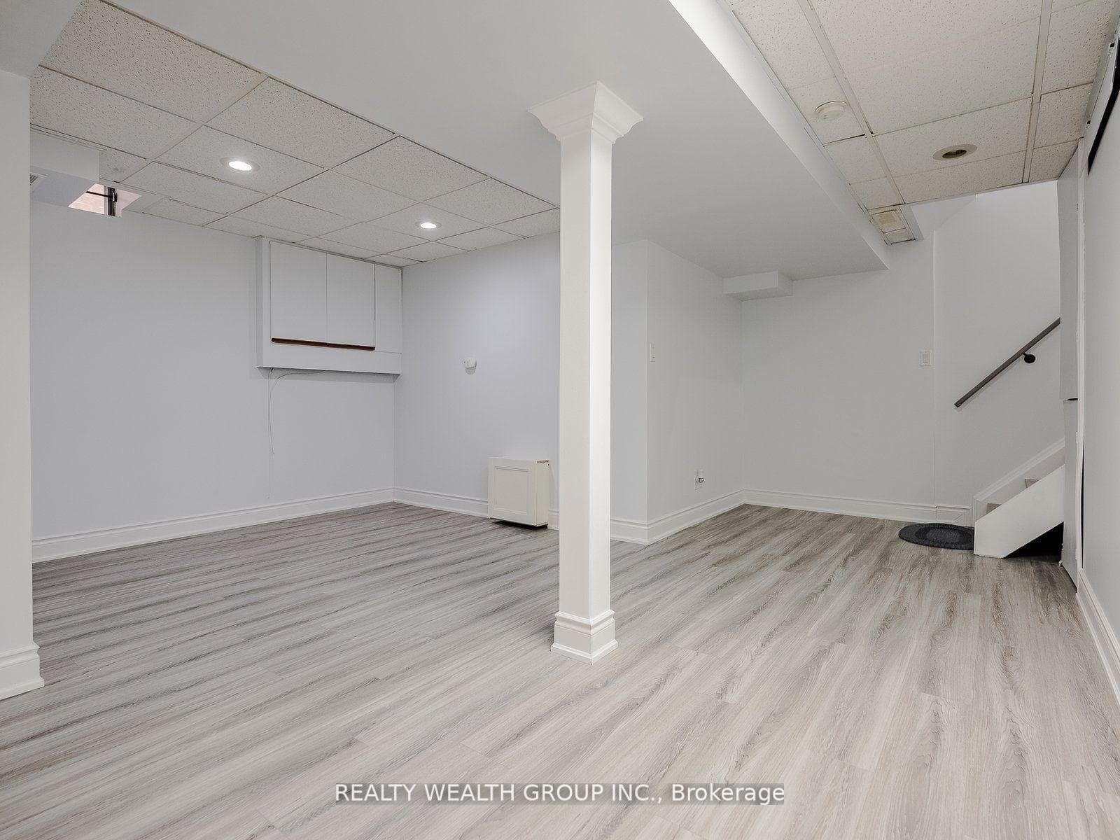1077 Windsor Hill Boulevard photo 25